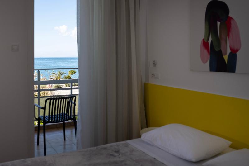 Delfini Patras image