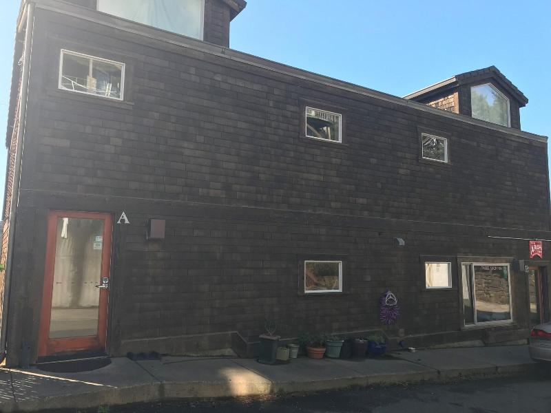 Three Arch Inn — exterior view