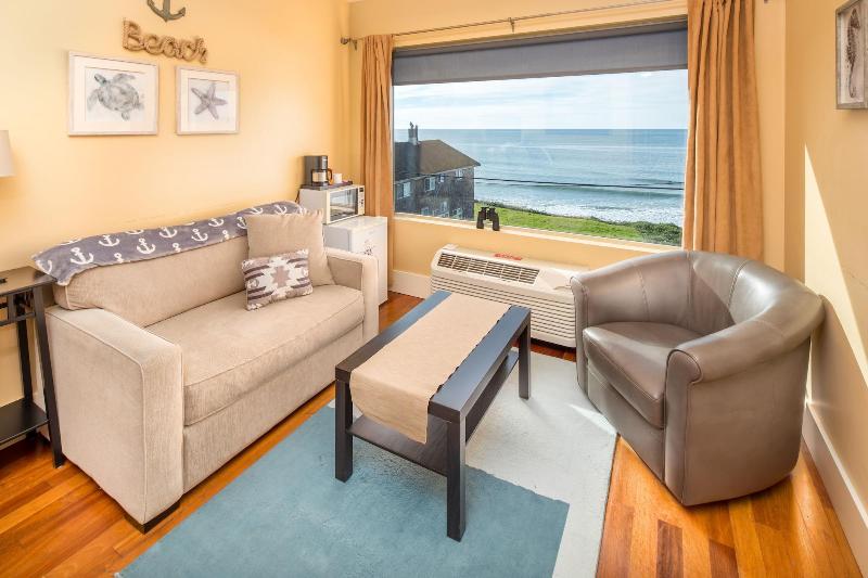 Three Arch Inn image