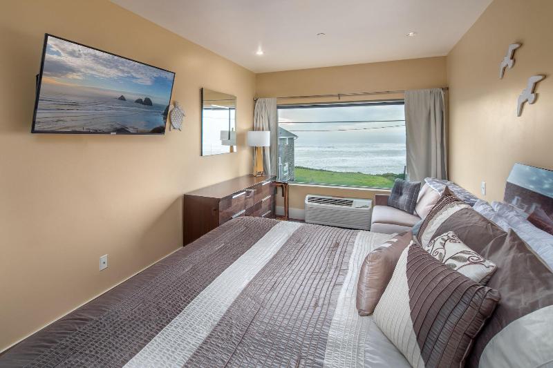 Three Arch Inn image