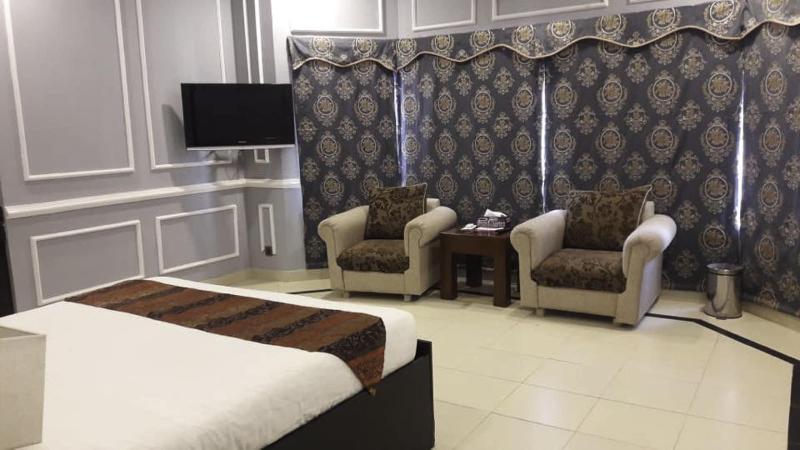 Riviera Guest House image