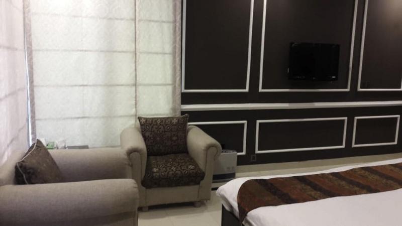 Riviera Guest House image