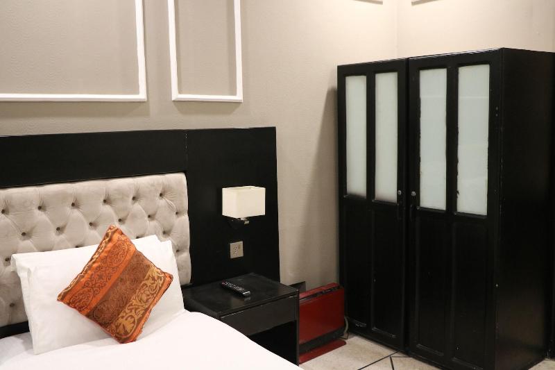 Riviera Guest House image