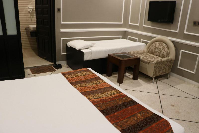 Riviera Guest House image