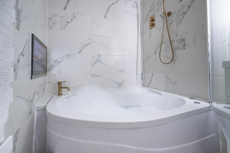 Manhattan Luxury Suites image