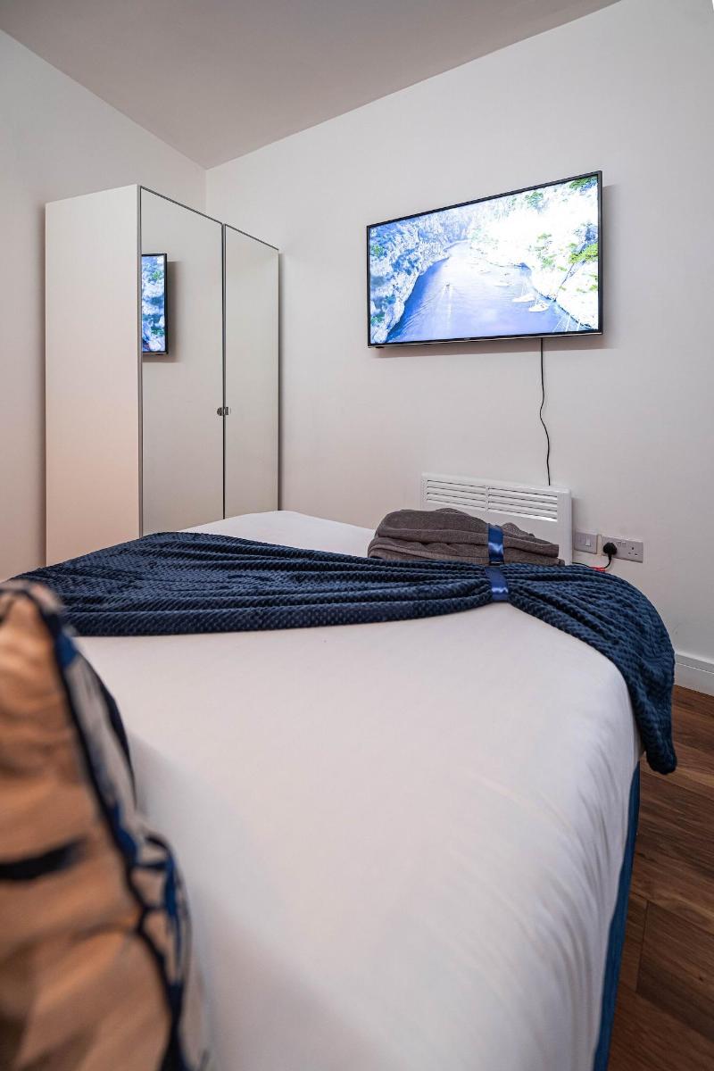 Manhattan Luxury Suites image