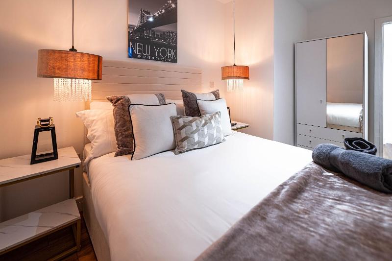 Manhattan Luxury Suites image