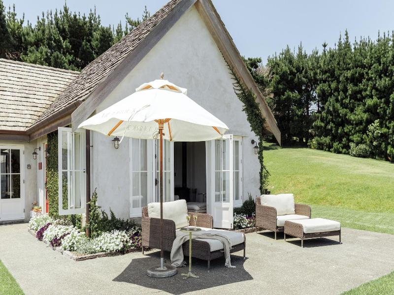 Mudbrick Cottages image