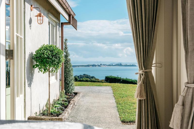 Mudbrick Cottages image