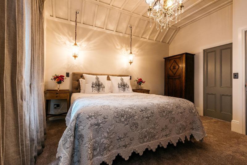 Mudbrick Cottages image