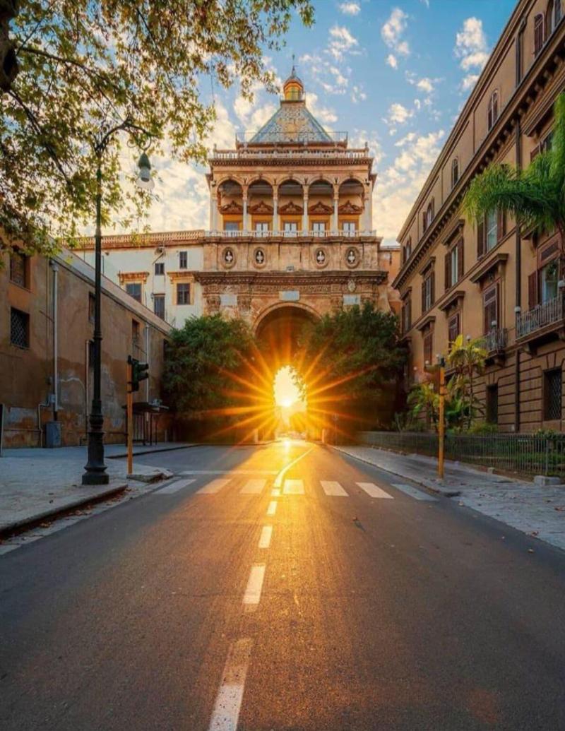 Hola Cathedral House image