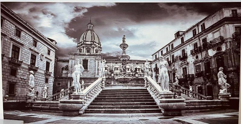 Hola Cathedral House image