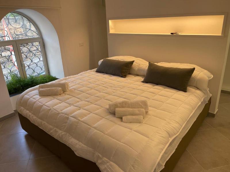 Hola Cathedral House image