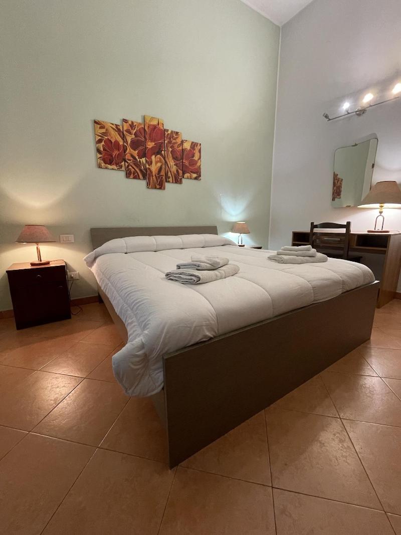Hola Cathedral House image
