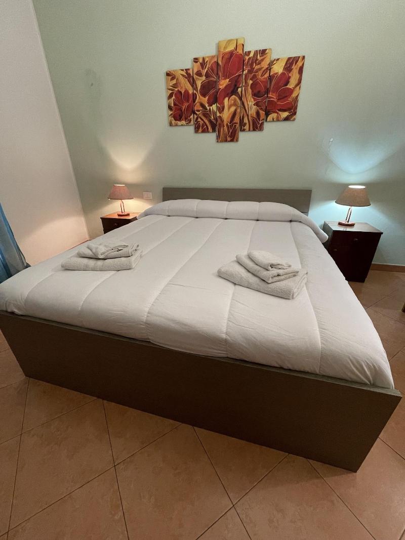 Hola Cathedral House image