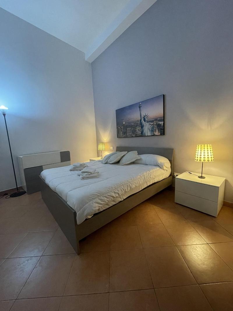 Hola Cathedral House image