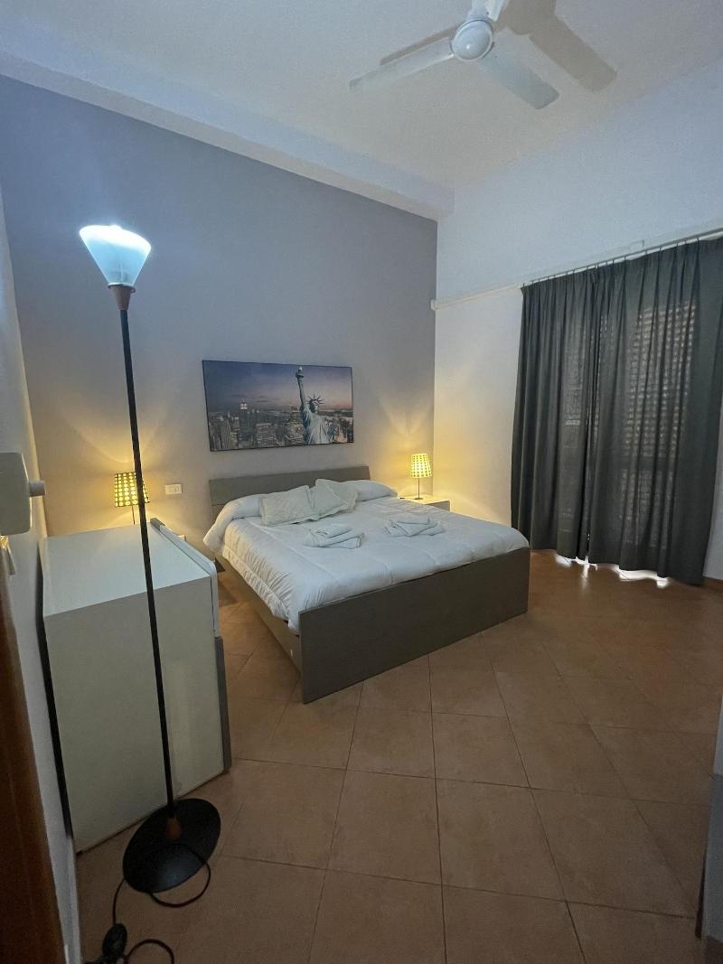 Hola Cathedral House image