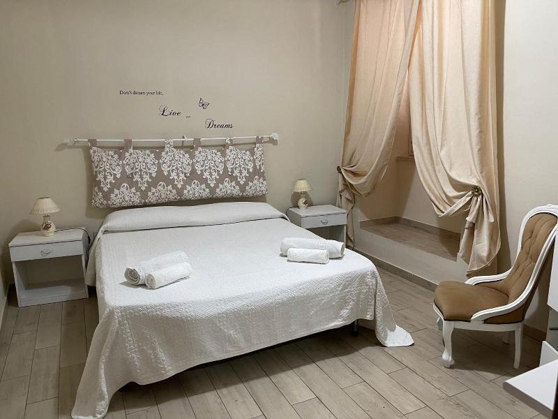 Hola Cathedral House image