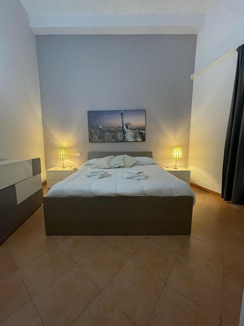 Hola Cathedral House image