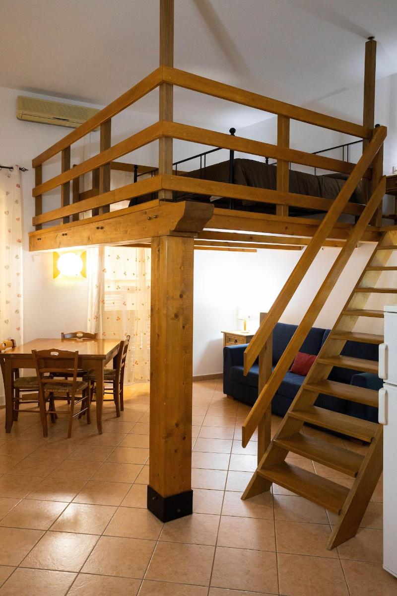 Hola Cathedral House image