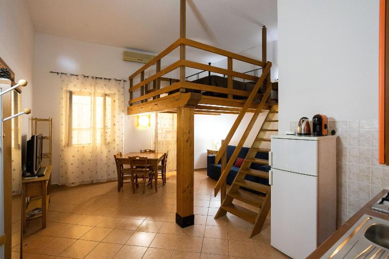 Hola Cathedral House image