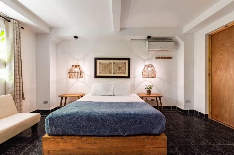 Cinco Hotel image