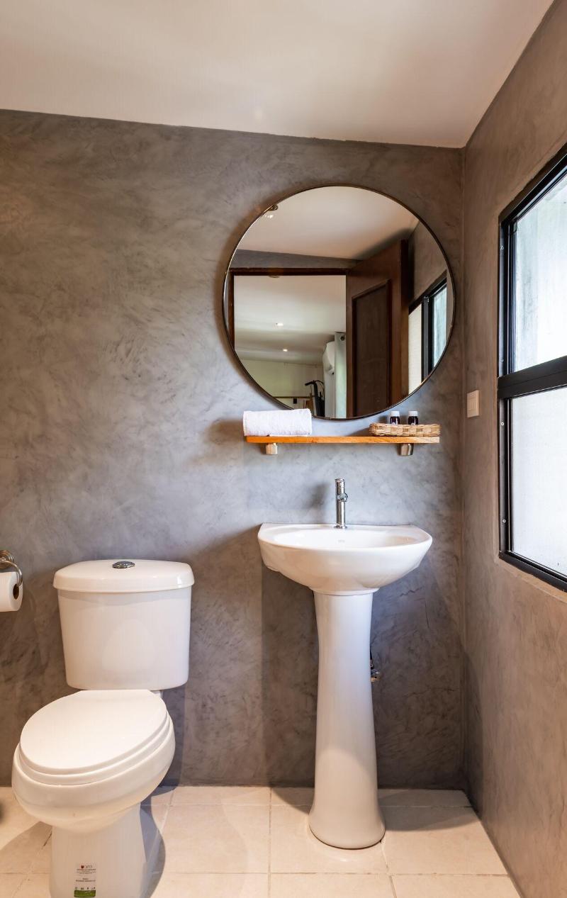Cinco Hotel image
