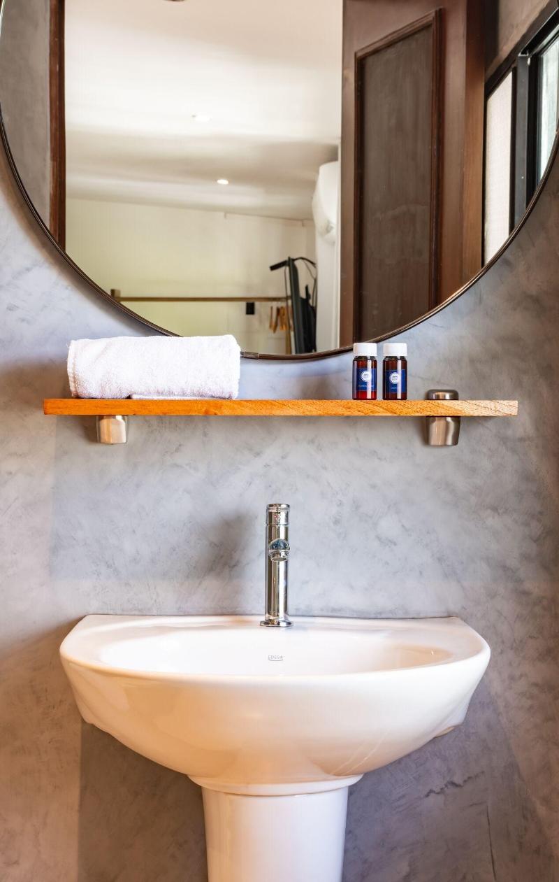 Cinco Hotel image