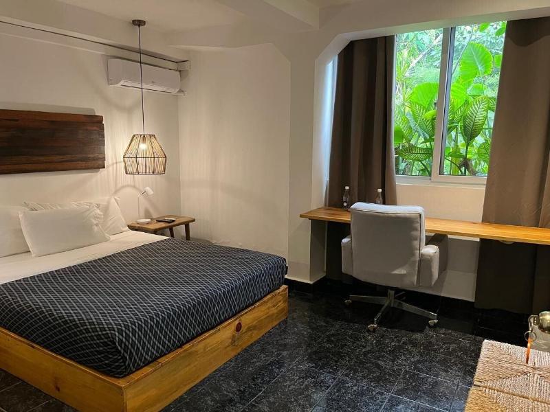Cinco Hotel image