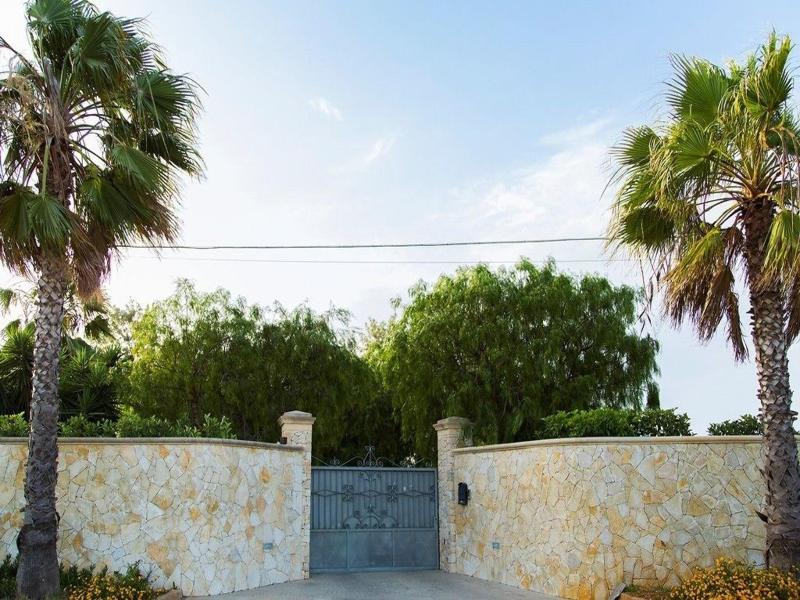 Villa Fanizza image