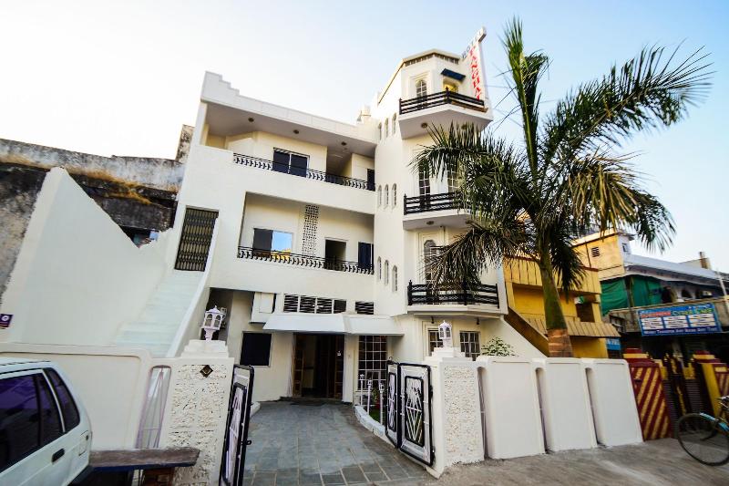 30000 Hotel Panghat