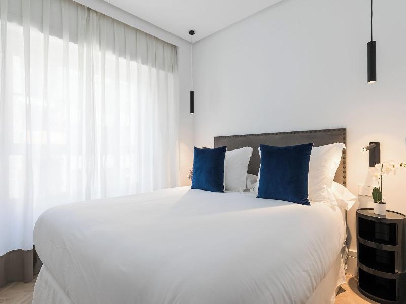 Feelathome Waldorf Suites Apartments image