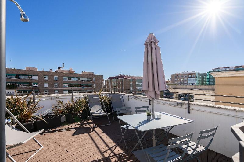 Feelathome Waldorf Suites Apartments image