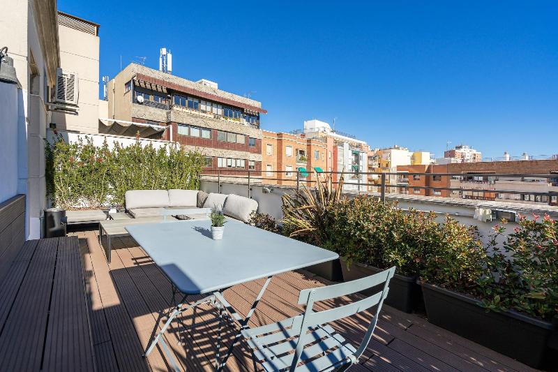 Feelathome Waldorf Suites Apartments image