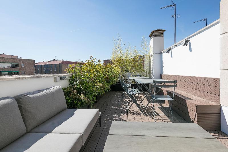 Feelathome Waldorf Suites Apartments image