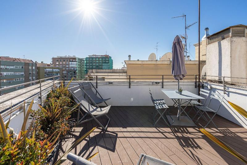 Feelathome Waldorf Suites Apartments image