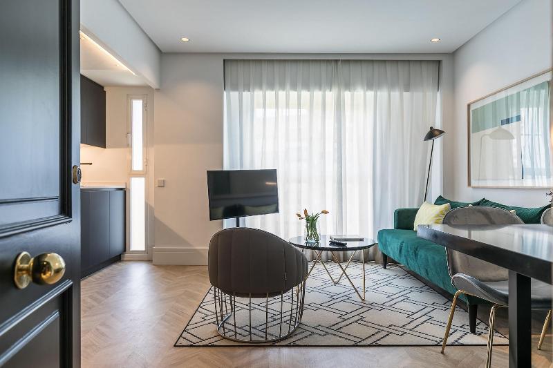 Feelathome Waldorf Suites Apartments image
