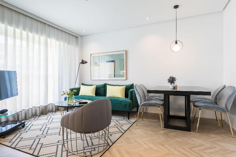 Feelathome Waldorf Suites Apartments image