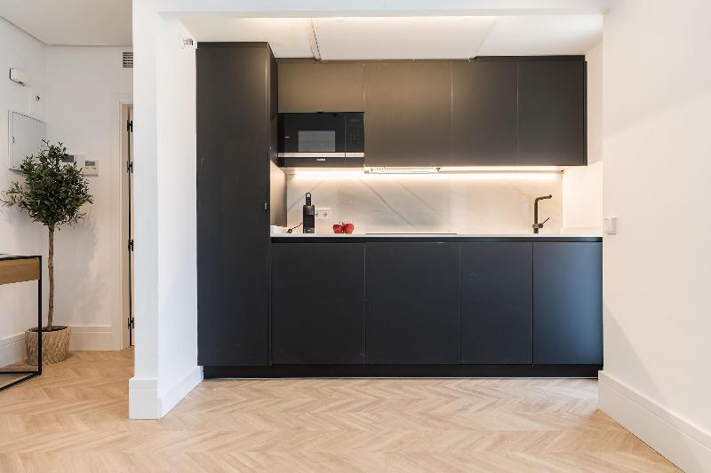 Feelathome Waldorf Suites Apartments image