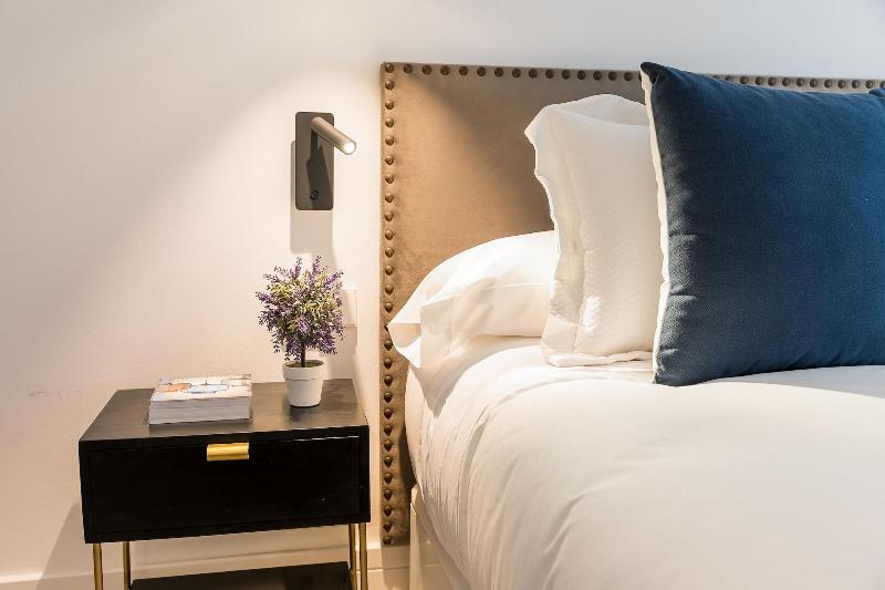 Feelathome Waldorf Suites Apartments image