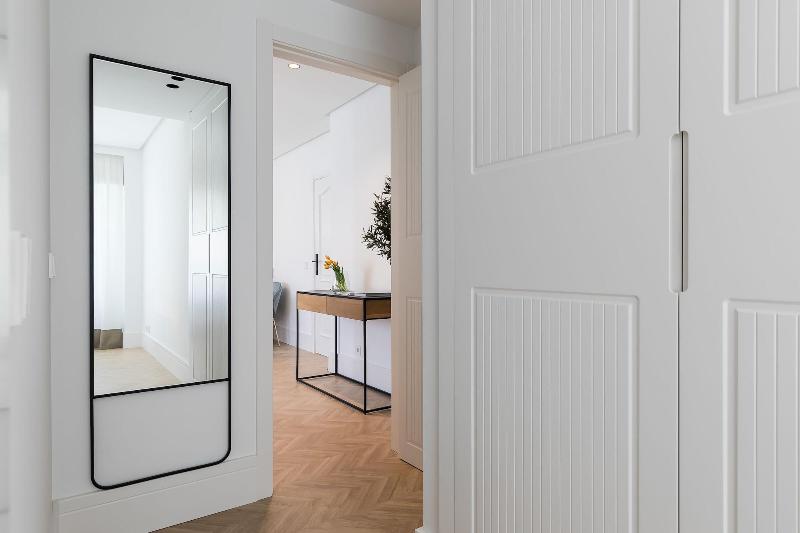 Feelathome Waldorf Suites Apartments image