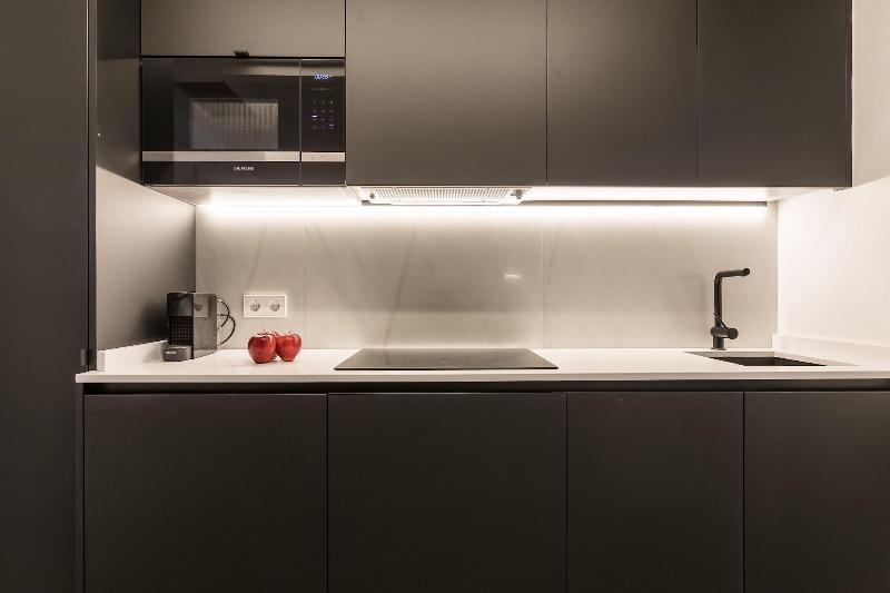 Feelathome Waldorf Suites Apartments image
