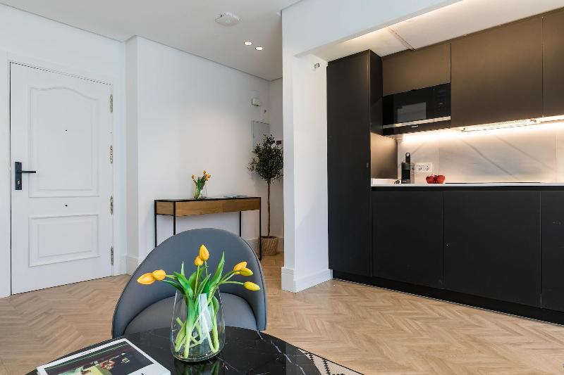 Feelathome Waldorf Suites Apartments image