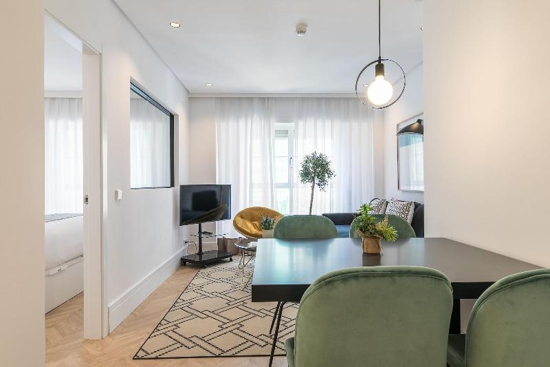 Feelathome Waldorf Suites Apartments image