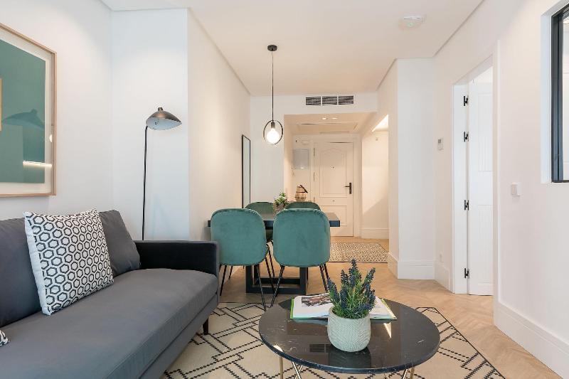 Feelathome Waldorf Suites Apartments image