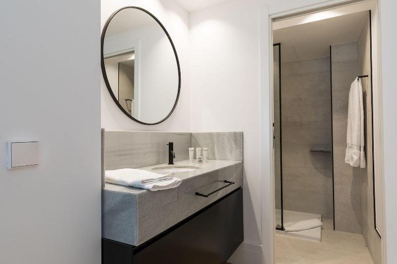 Feelathome Waldorf Suites Apartments image