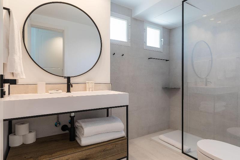 Feelathome Waldorf Suites Apartments image