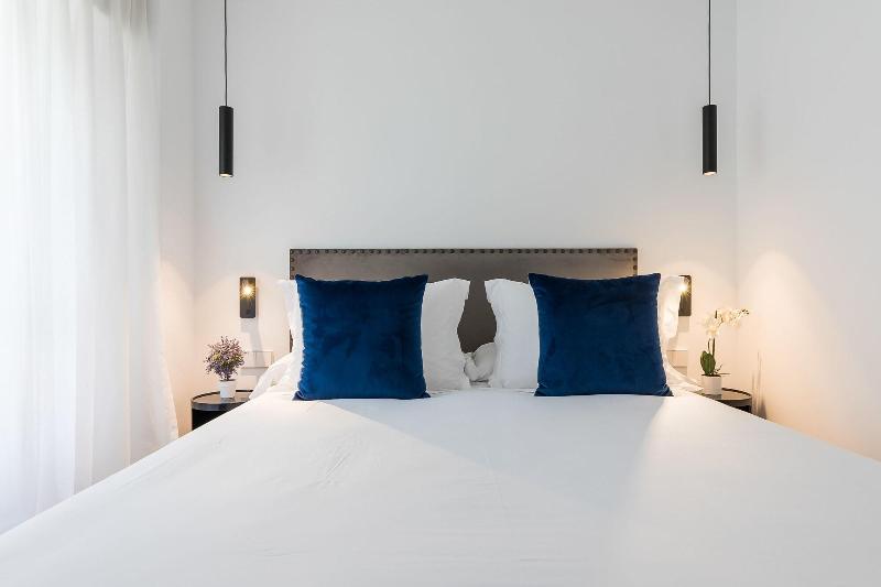 Feelathome Waldorf Suites Apartments image