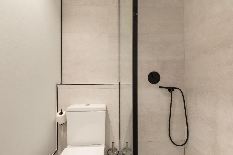 Feelathome Waldorf Suites Apartments image