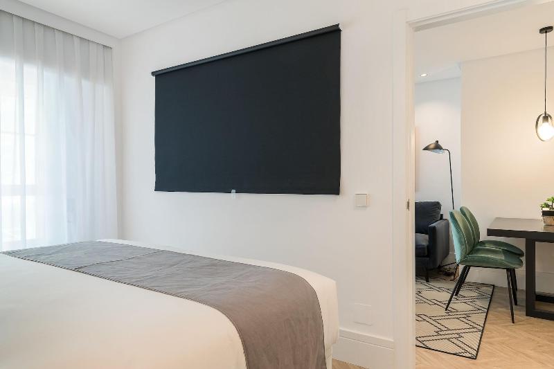 Feelathome Waldorf Suites Apartments image